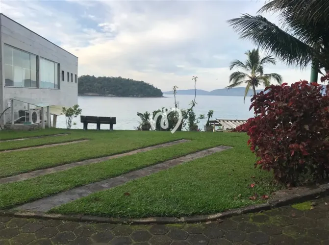 0 - Casa 6 quartos, sendo 6 suítes