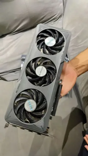 RTX 5060 GIGABYTE MAX ACEITAMOS TROCAS 