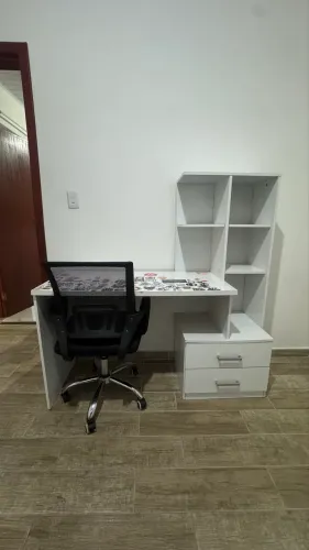 Escrivaninha + cadeira escritório