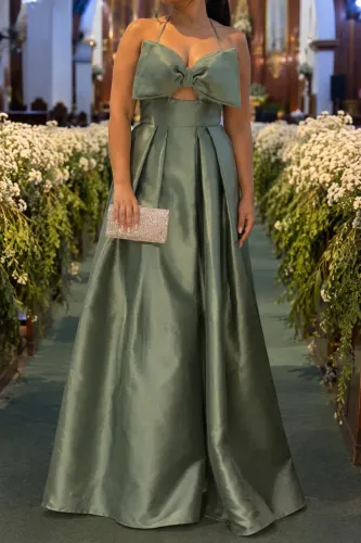 Vestido longo verde acetinado