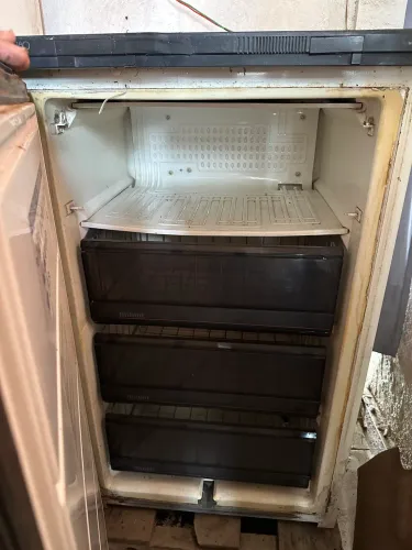 VENDO OU TROCO FREEZER