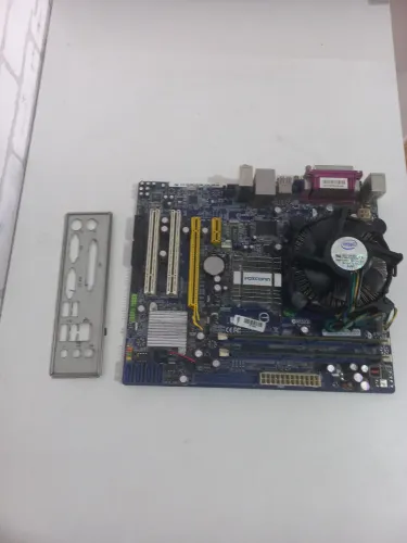 Kit Placa 775 Foxconn / Processador Dual Core E5700 / 4 GB Memória / Cooler