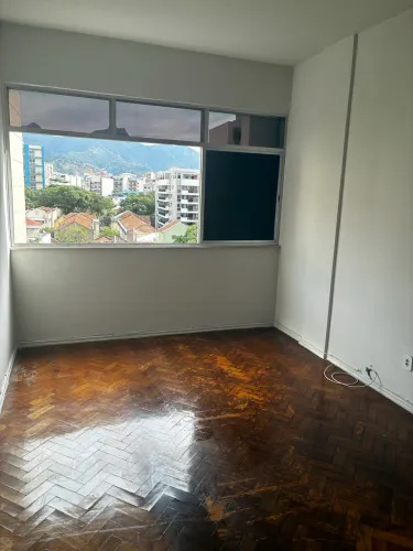 ÓTIMA OPORTUNIDADE DE COMPRA de apartamento de 2 quartos em área privilegiada da Tijuca, p