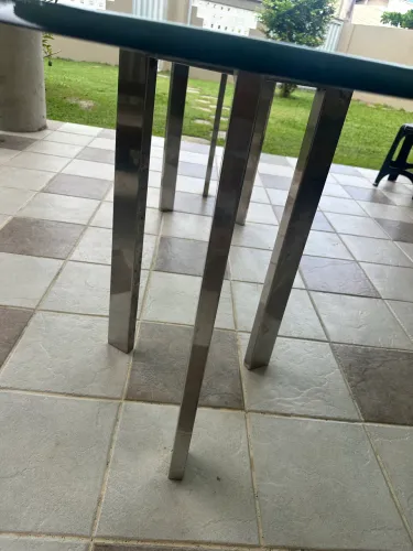     Mesa de Vidro com Base Inox para 6 Lugares - Oportunidade