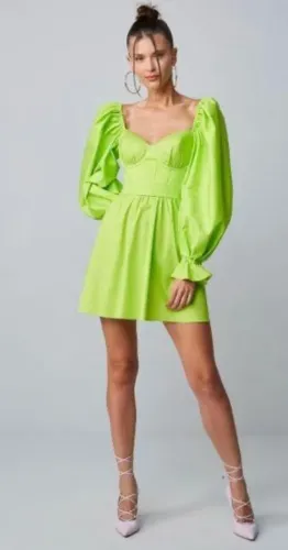 Vestido Curto Verde Neon com Manga Bufante Lança Perfume