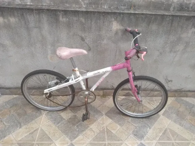 Vende se uma bicicleta caloi para ser reformada aro 20