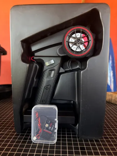 Rádio Transmissor 6CH 2.4GHz com Receptor- Para Carro, Barco e Tanque RC