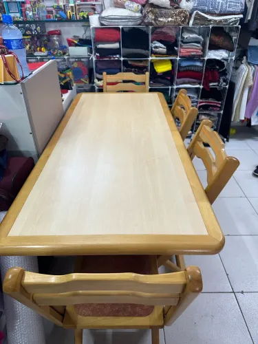 Vendo mesa jantar 6 lugares com cadeiras