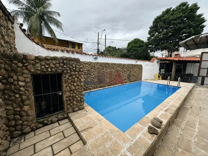 Casa para locação no Bairro da Luz - 2 quartos, 2 banheiros e 2 vagas de garagem