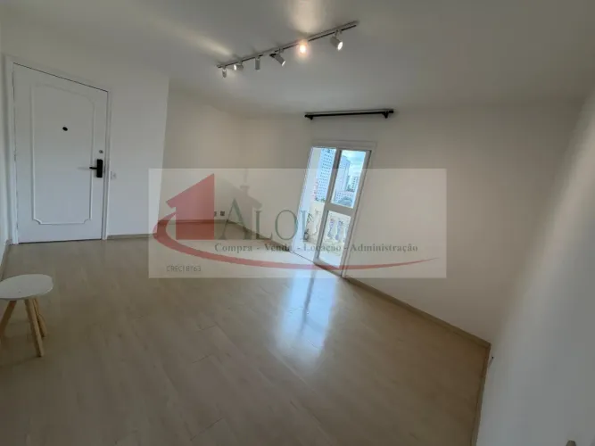 Apartamento para locação em Pinheiros com 3 quartos sendo 1 suite com vaga.