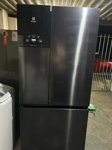 Eletrolux 3 portas inox preta saldão sem detalhes