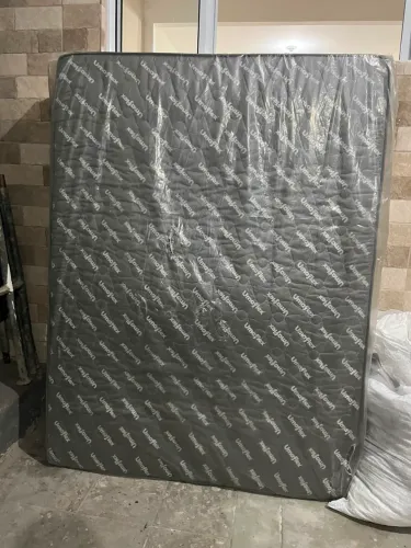 Vende-se cama casal box com colchão, tamanho comum, nova 