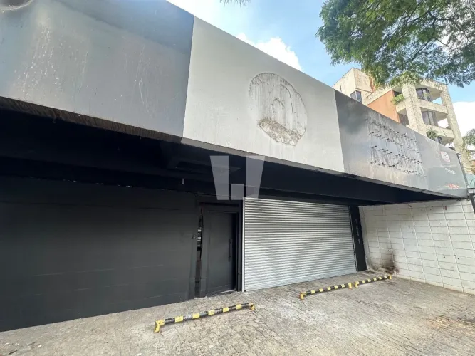 Loja com 200m2 de piso em rua nobre do Mangabeiras