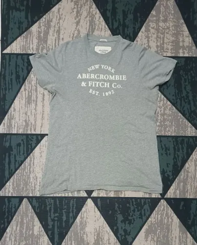 Camiseta Abercrombie & Fitch Tamanho G<br>Tamanho G<br>