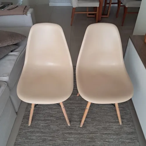 Cadeiras modelo Eames Eiffel
