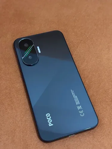 POCO F7 12 GB RAM / 256 GB + Redmi Buds 6 Active - Excelente estado