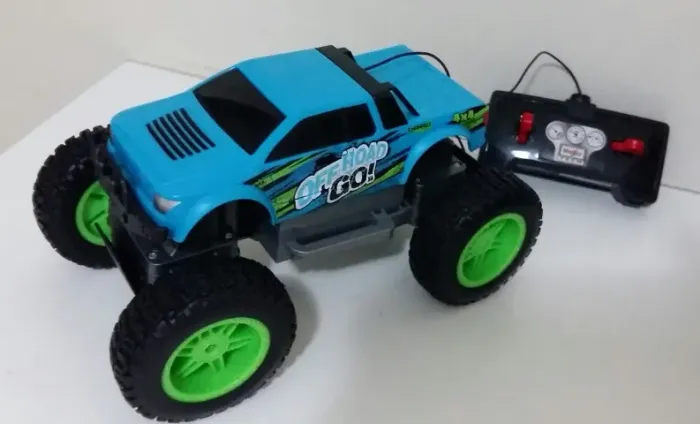 Carro 4/4 de controle Remoto por Apenas R$ 95,00