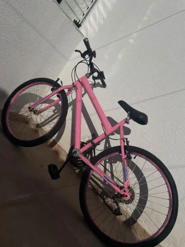 Bicicleta feminina aro 26 rosa 5 ou 6 marchas ótimo estado 