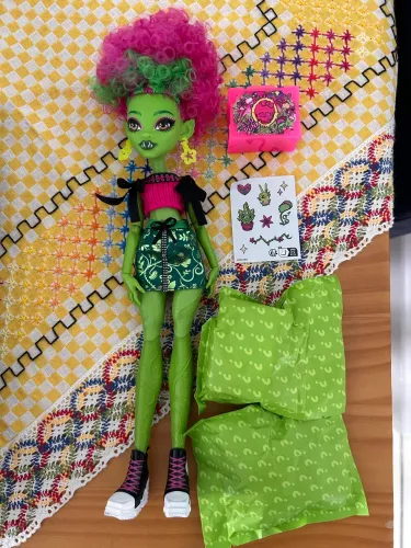 Boneca Vênus self scare