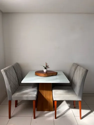 Mesa de Jantar 4 Lugares com Tampo de Vidro