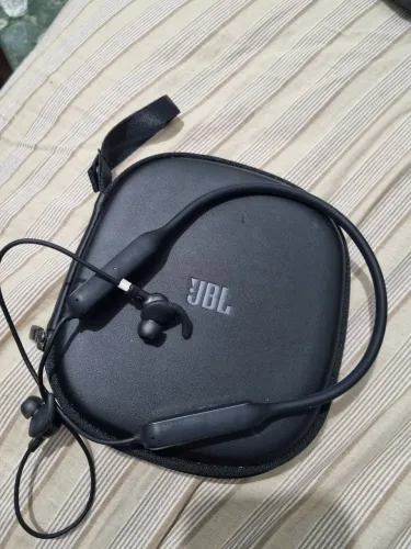 Fone original JBL original novo ,som limpo e alto ,bateria duro dia todo