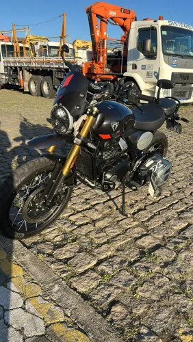 Triumph Scrambler 400Xc 2026 com 2.000km cinza exclusiva