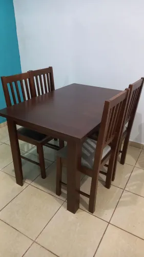 Conjunto Mesa de Jantar com 4 Cadeiras - Muito Conservado