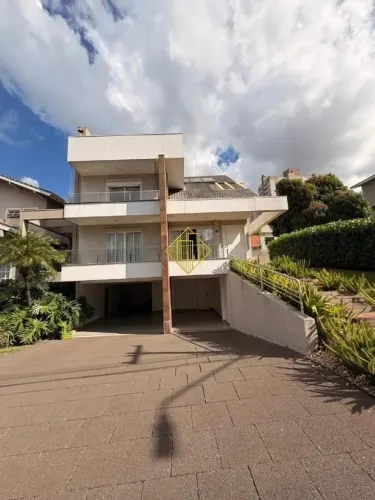 Sobrado Residencial à Venda - Cascavel/PR, Bairro Country | 600m² Internos, 600m² de Terre
