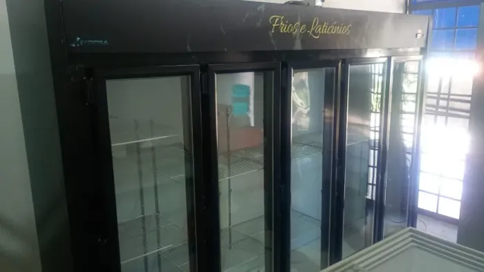 EXPOSITOR 5 PORTAS EXTRA FRIO KOFISA SEMINOVO - 17.000,00