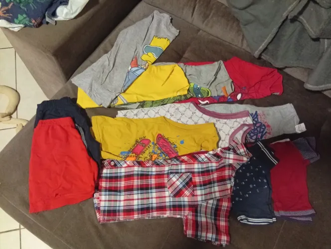 Lote Roupa Infantil Masculina Tam 6 - 12 Peças (Camisetas, Shorts e Camisa)