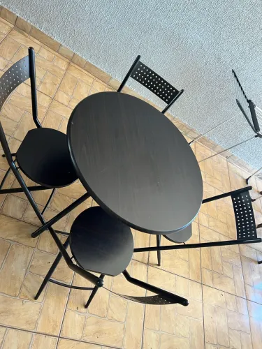 Mesa com 4 cadeiras