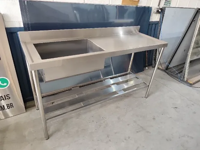 Pia Inox 2,20x0,60x0,90m com Bojo 60x40 e Prateleira Inferior