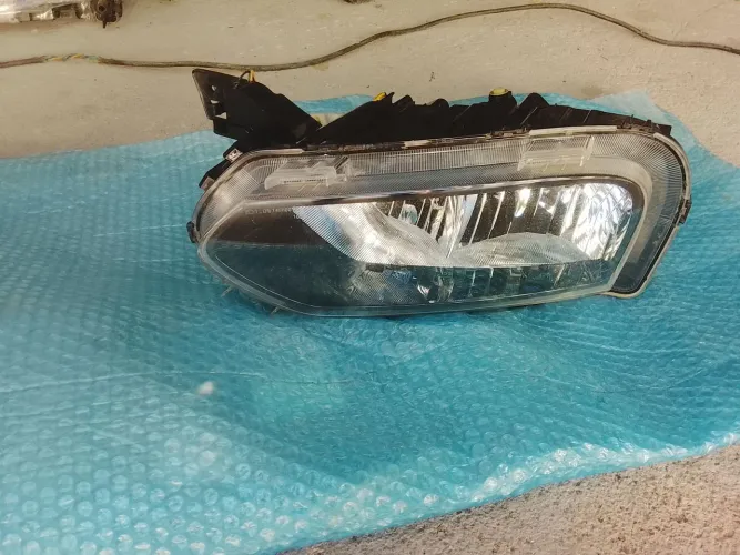 Farol esquerdo de kwid 2024