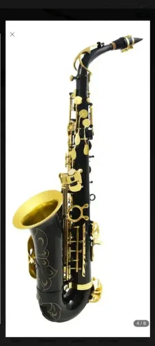 Vende-se Saxofone Alto Amw Custon Ônix preto chaves douradas