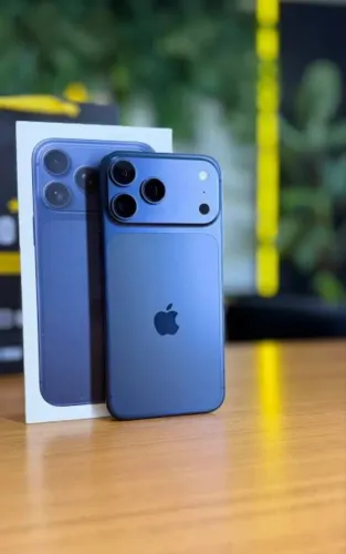 iPhone Pro Max 17 Azul - Novo na caixa 1 ano de garantia