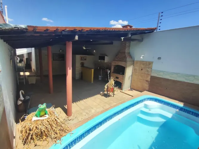 Vende-se casa com área gourmet/piscina em Timon