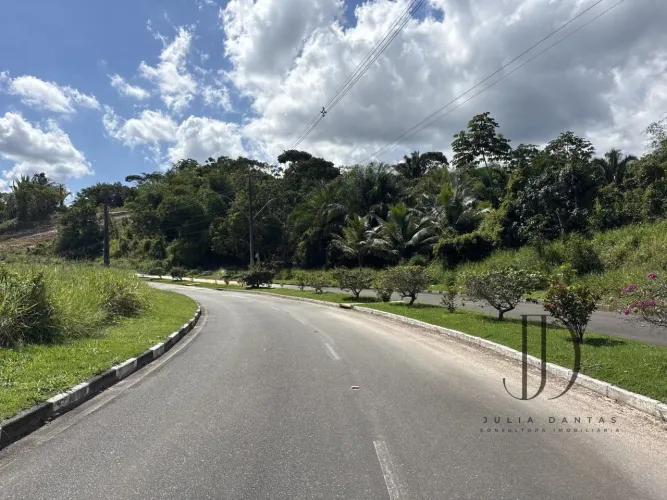 Fazenda Real: Terreno Monumental com 930m² na Avenida Principal  Beira de Lagoa na Quadra