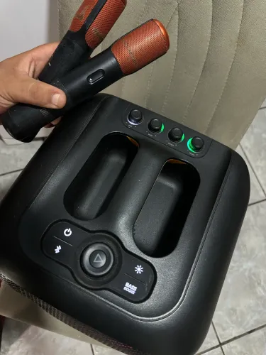 Caixa de Som JBL PartyBox Encore Preta 100W c/2 Microfones