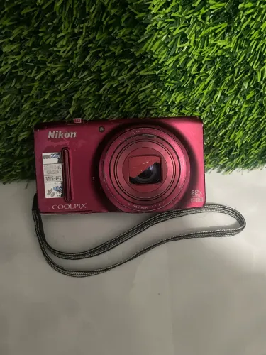Nikon coolpix S9500