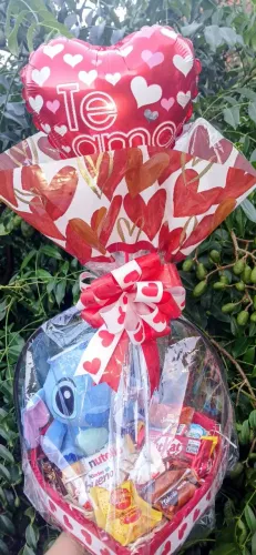 Cesta De Chocolates Com Pelúcia Stich Luzes Led e Mensagem Romântica.