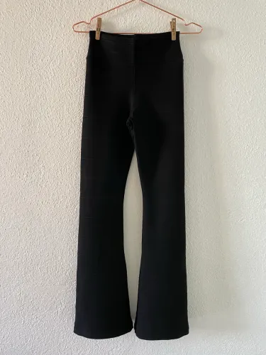 Calça flare montaria cintura alta.