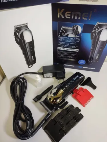 Vendo máquina profissional Kemei, para corte de cabelo e acabamento