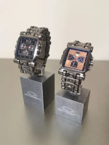 Relógio Oakley Minute Machine UM por UM maquinario ETA, VALOR MINIMO 3.500,00 o laranja 