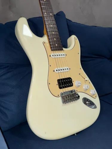 Guitarra Suhr Classic Pro HSS White (Raridade)