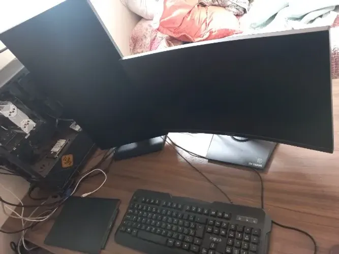 Monitor Gamer 1 mil Cada Asus TufGaking 24 curvo e 25 reto giratorio