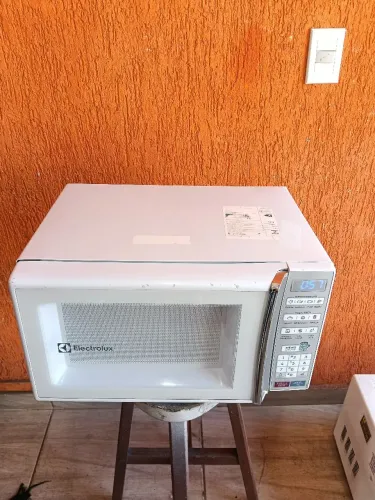 MICROONDAS ELECTROLUX 31 LITROS