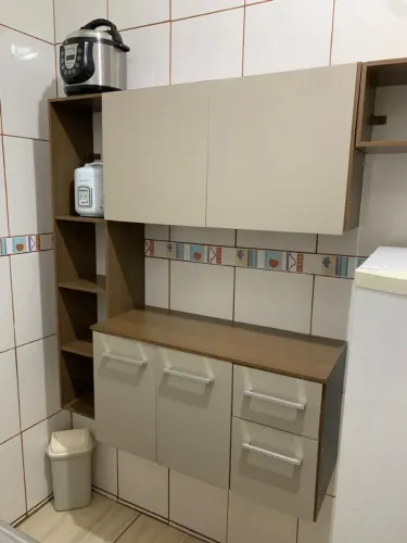Vendo armário de cozinha compacto excelente