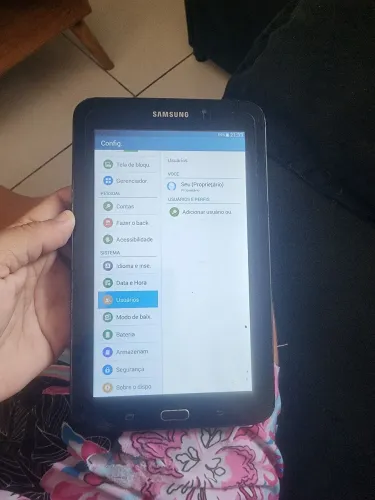 Tablet samsungue tab 3 lite, faco entrega e vai cabo para carregar