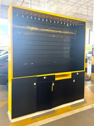 Vendo MÓVEL PAINEL CANALETADO C/ Espaço P/ Estoque