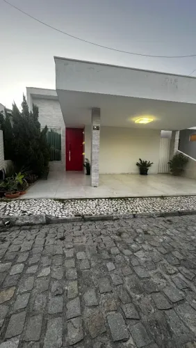 Casa de 3/4 sendo uma Suíte pra Locação em condominio Fechado
